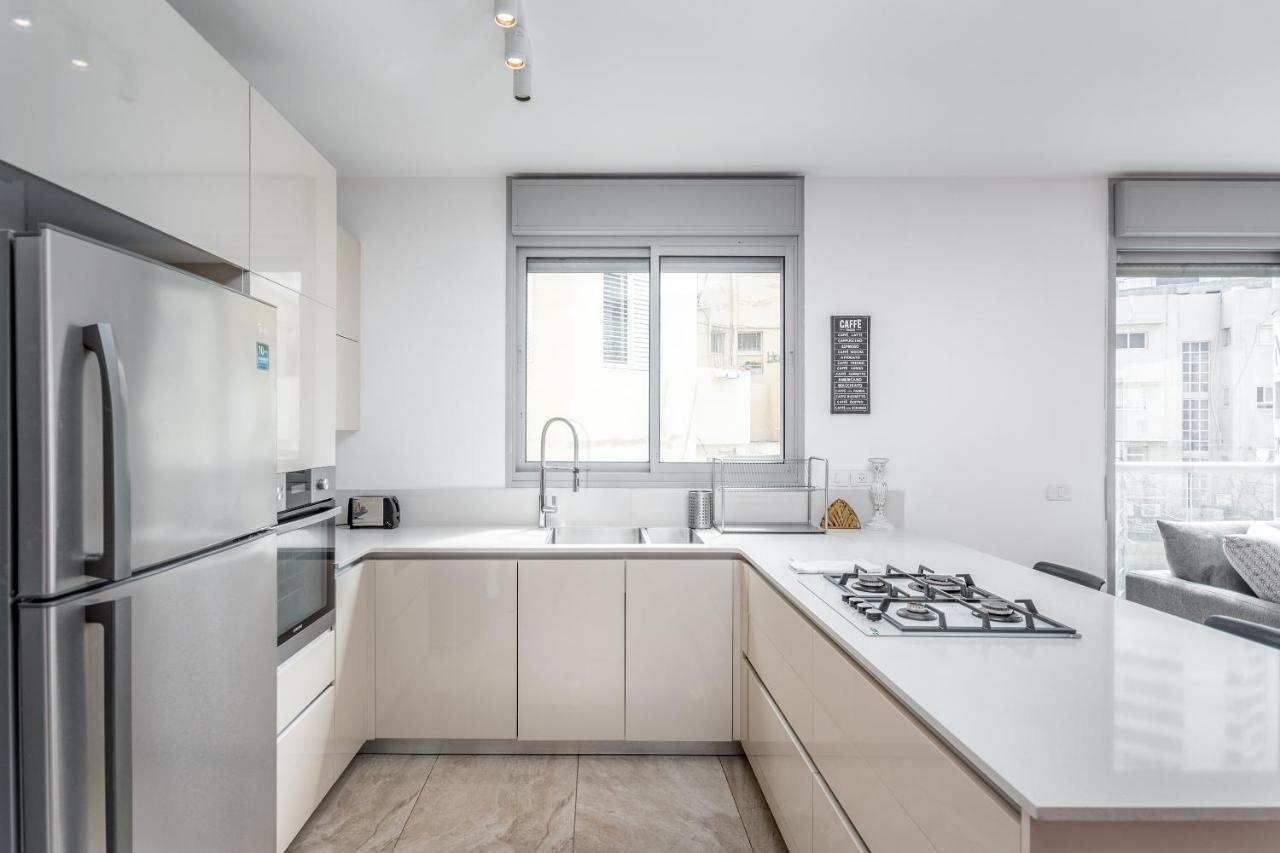 3 Bedrooms Apt Balcony & Parking Near Banana Beach Tel-Aviv Extérieur photo