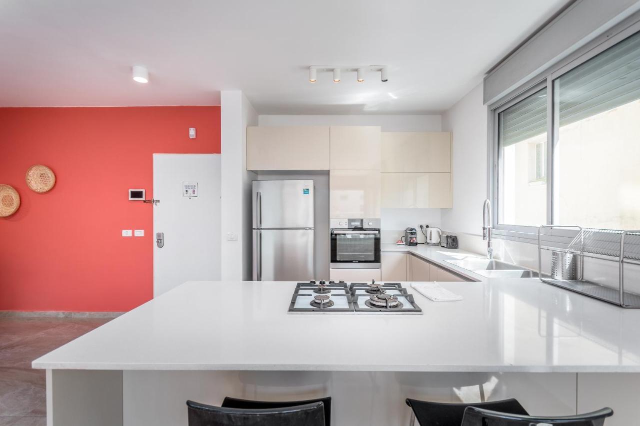 3 Bedrooms Apt Balcony & Parking Near Banana Beach Tel-Aviv Extérieur photo