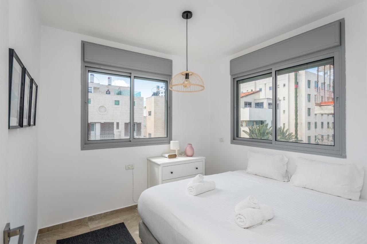 3 Bedrooms Apt Balcony & Parking Near Banana Beach Tel-Aviv Extérieur photo